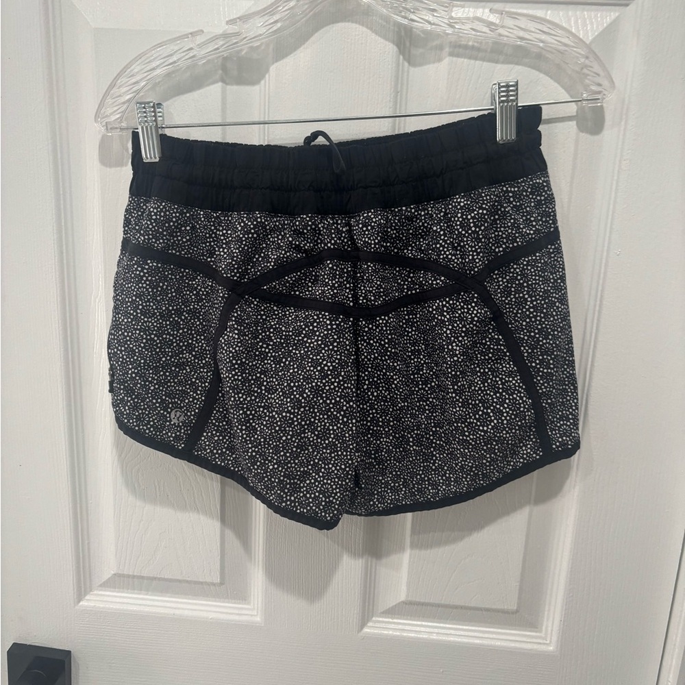 Lululemon Womens Black White, Floral Lined Run Speed Up Shorts Size:6
